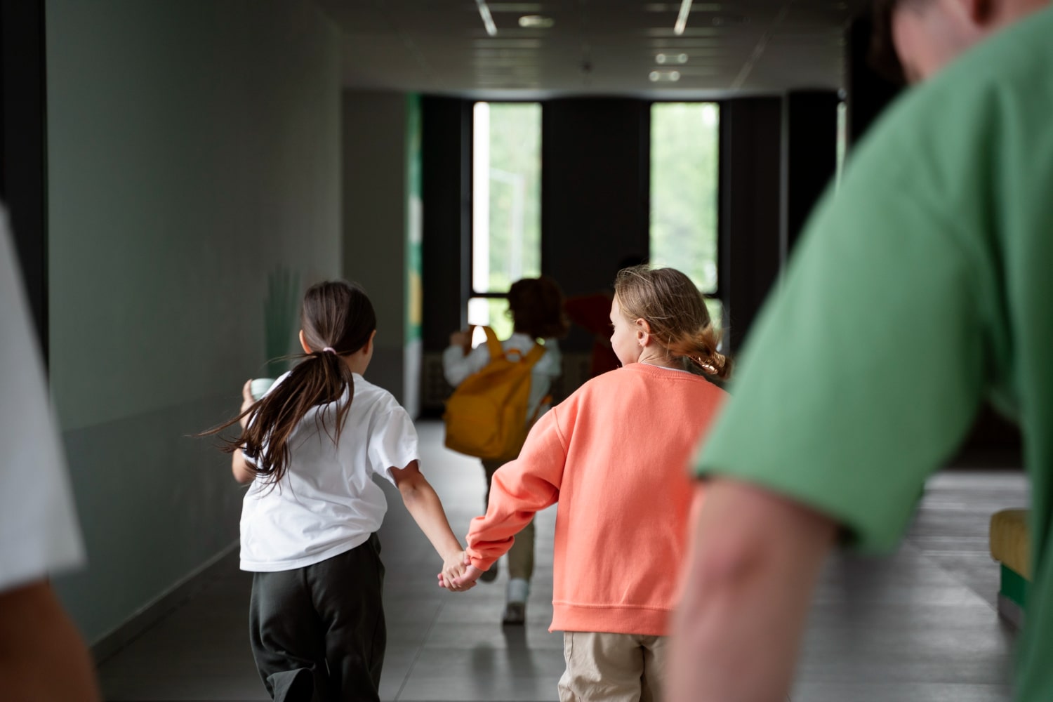 enfants eleves ecole min Freepik